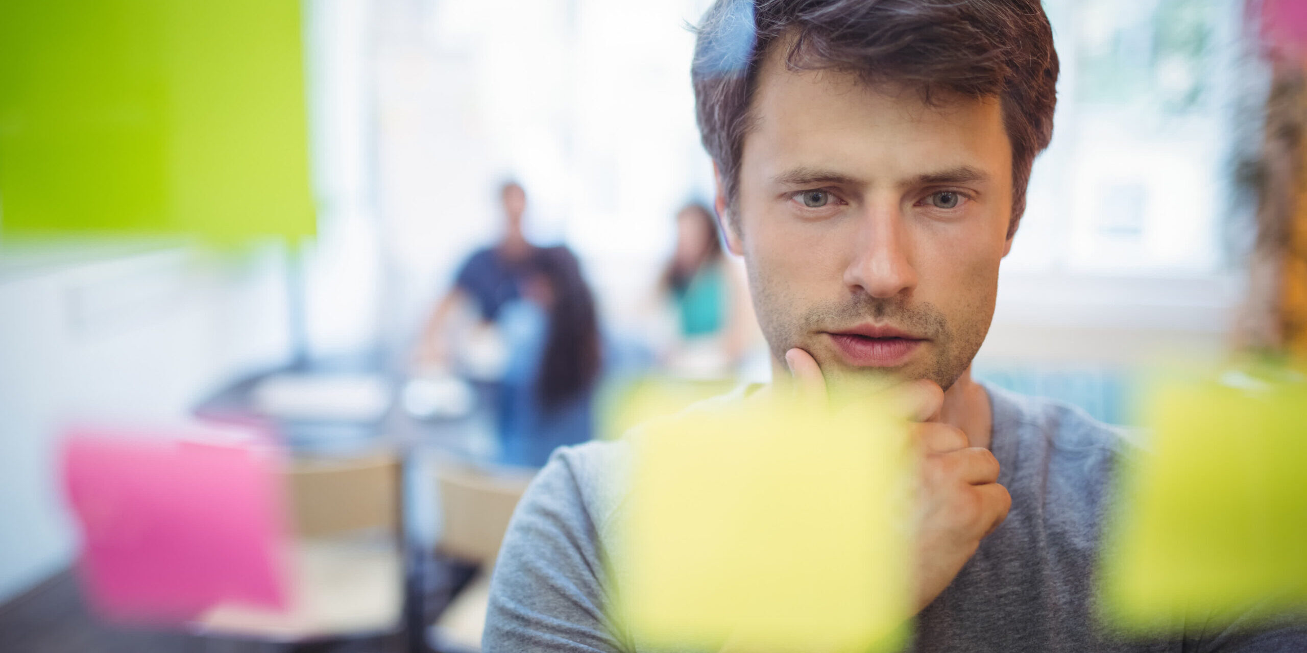 close-up-male-executive-reading-sticky-notes 1